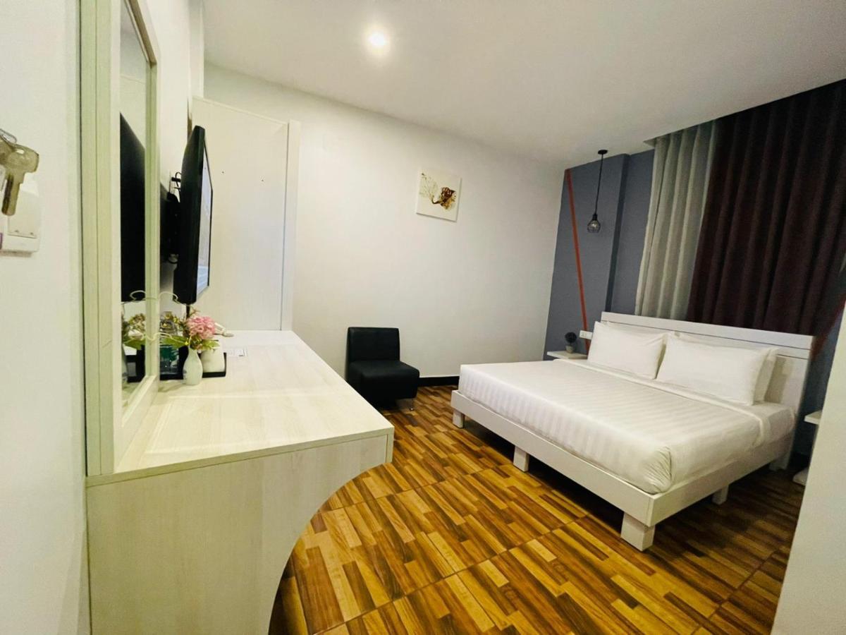 De Hotel Phnom Penh Dış mekan fotoğraf