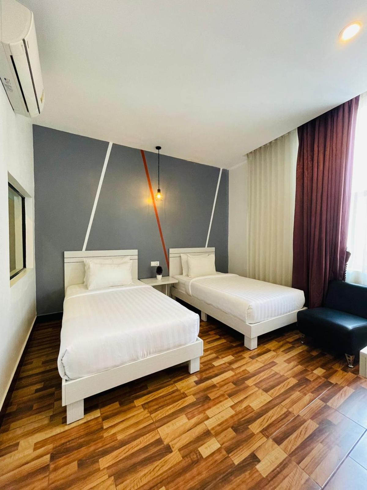 De Hotel Phnom Penh Dış mekan fotoğraf