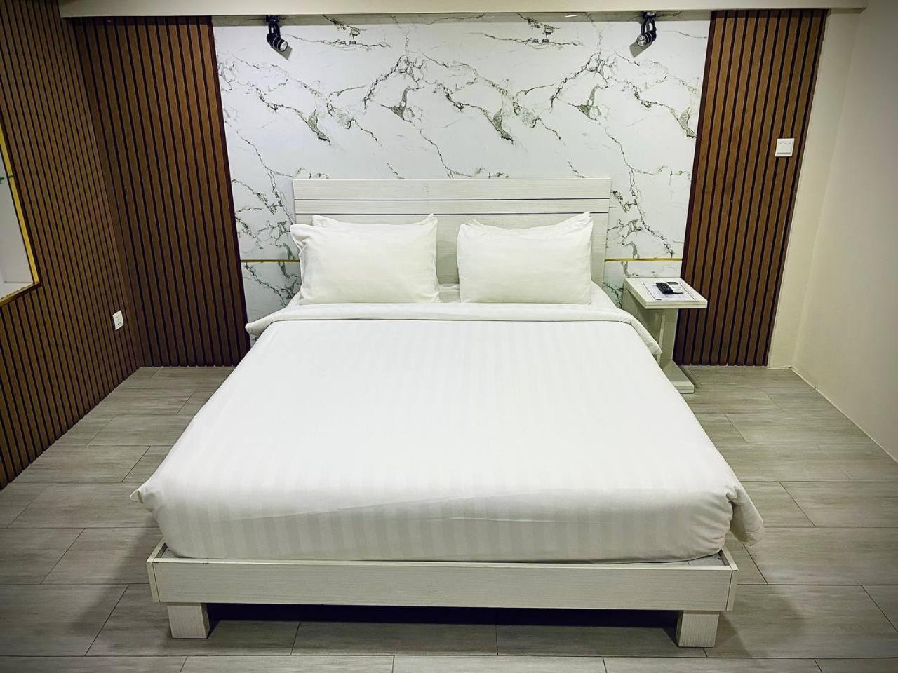 De Hotel Phnom Penh Dış mekan fotoğraf