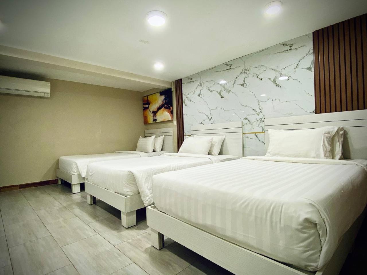 De Hotel Phnom Penh Dış mekan fotoğraf